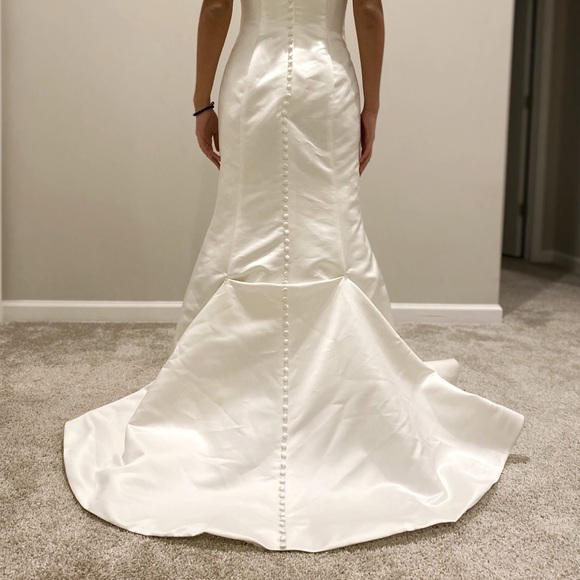 Oleg Cassini mermaid wedding dress size 2 - Picture 2 of 6